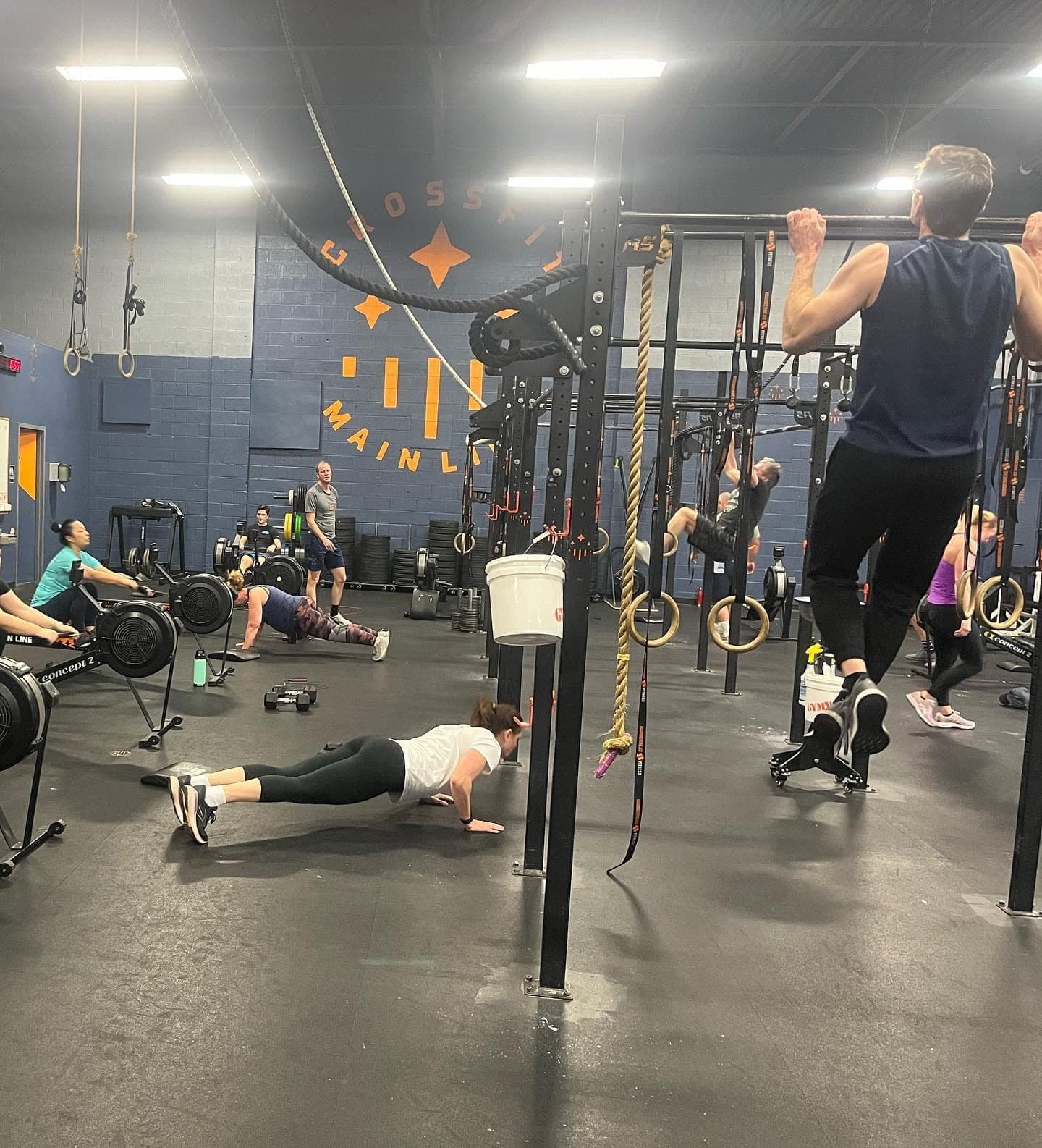 Members training together on the floor at CrossFit Main Line Wayne